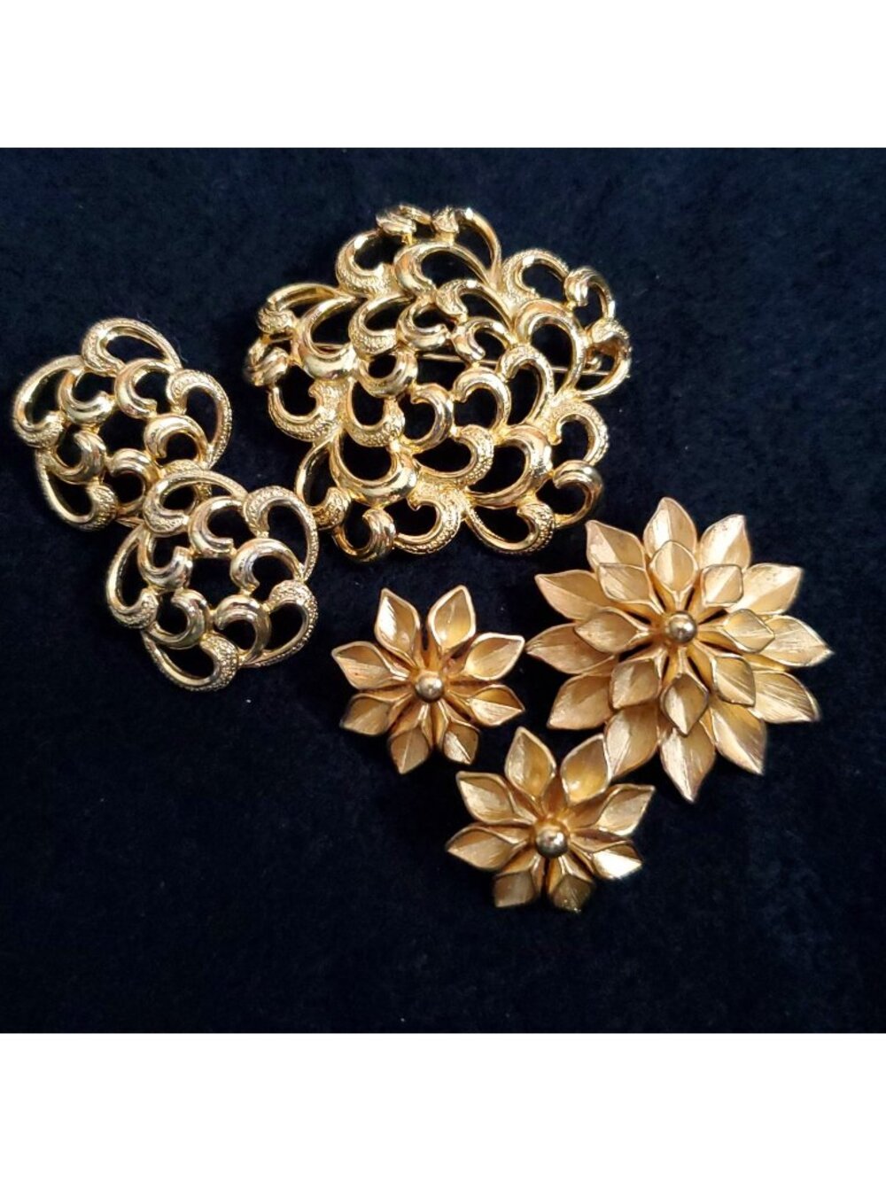 Vintage Brooch Earring Set Lot of 2 Gold Tone Floral Swirl Pierced 1"